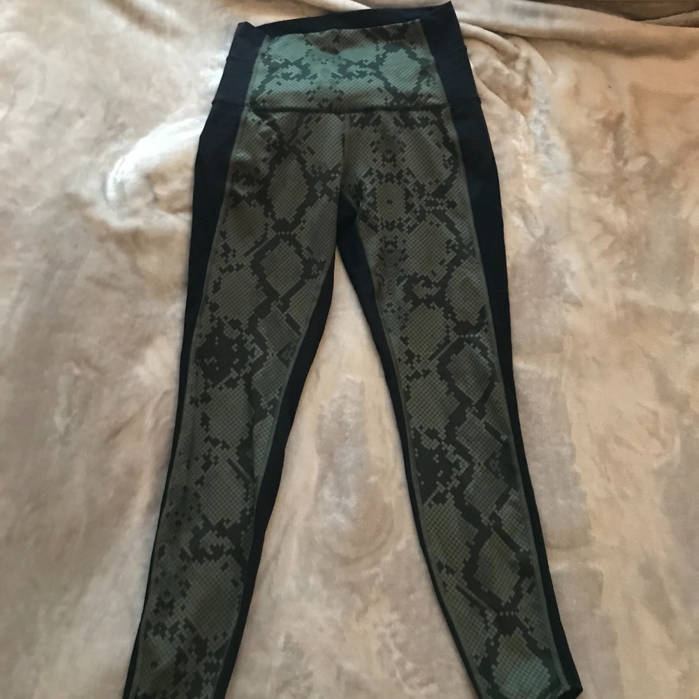 Olive Snake Print 7/8 Lululemon Leggings Size 6